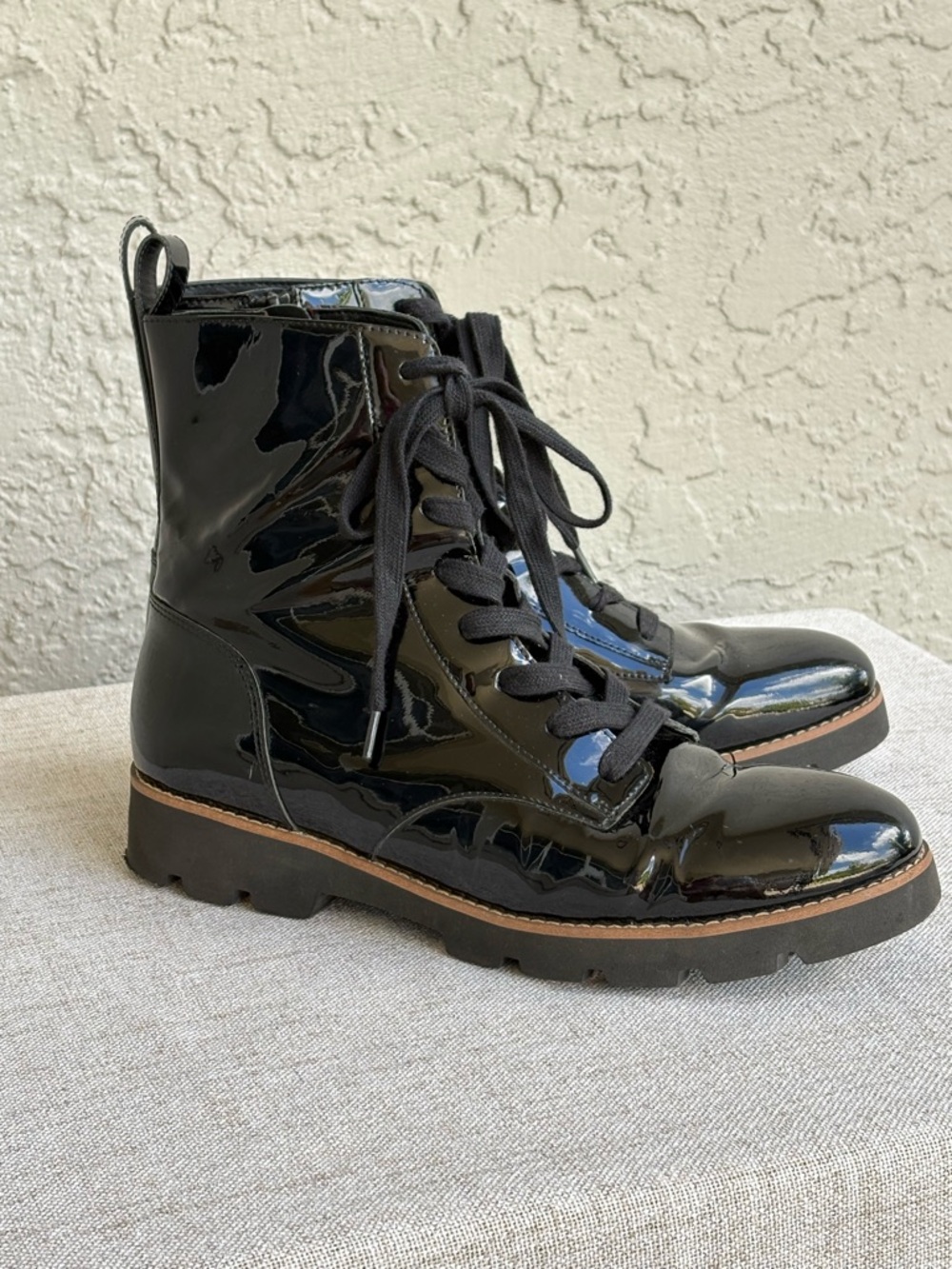 Vonic Black Patent Combat Boots Lug Sole Lace Up Ankle Boots Size 9